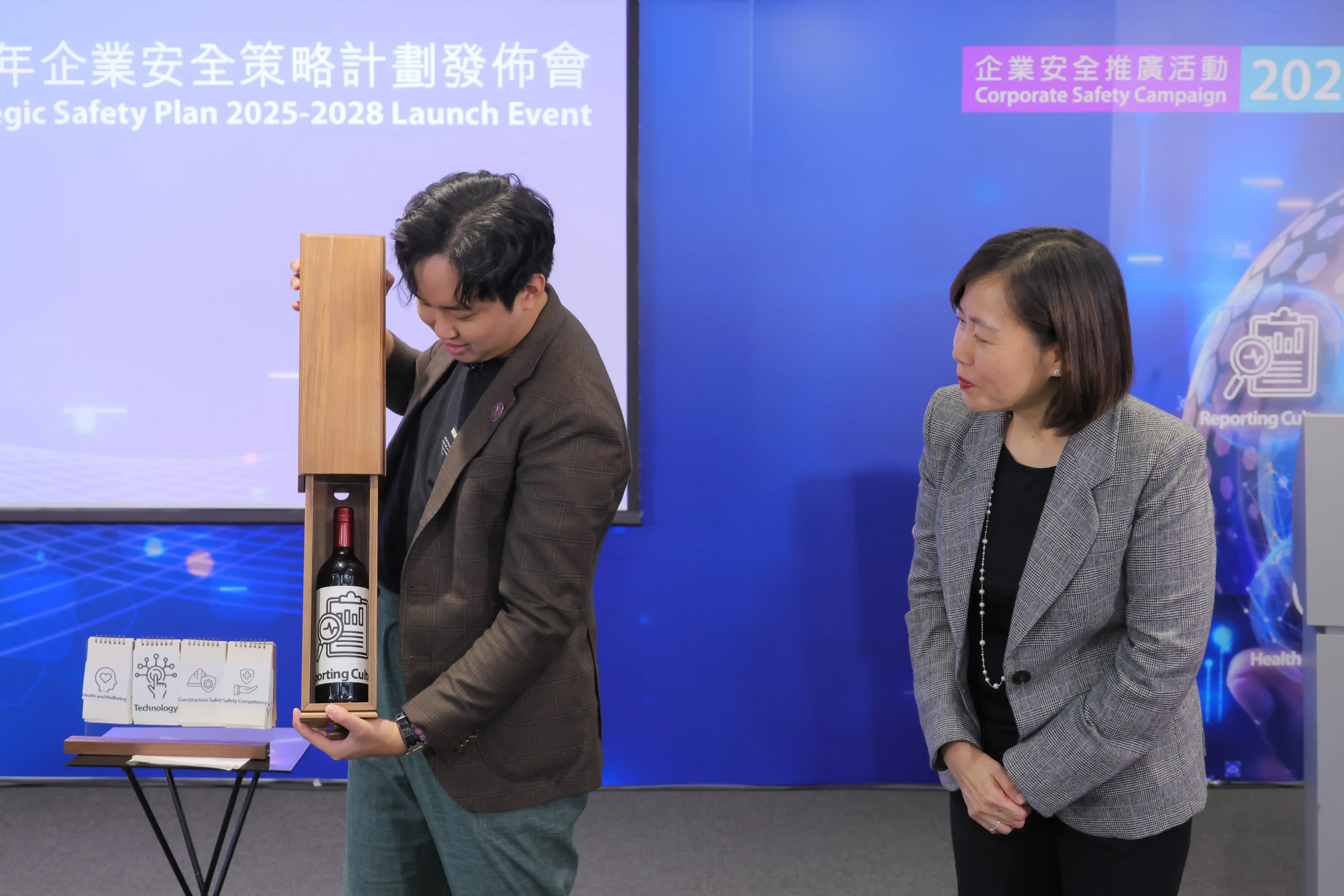 Classy wine magic perfect for cocktail hour